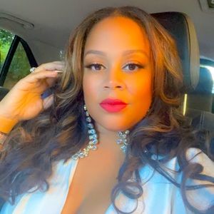 Meet your Posher, Full Figured Fashionista